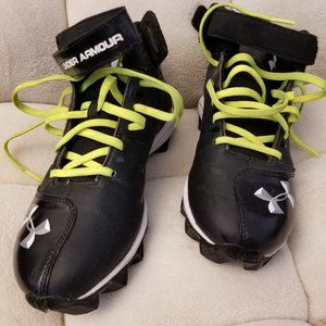 EUC Under Armour football cleats size 8.5 like new